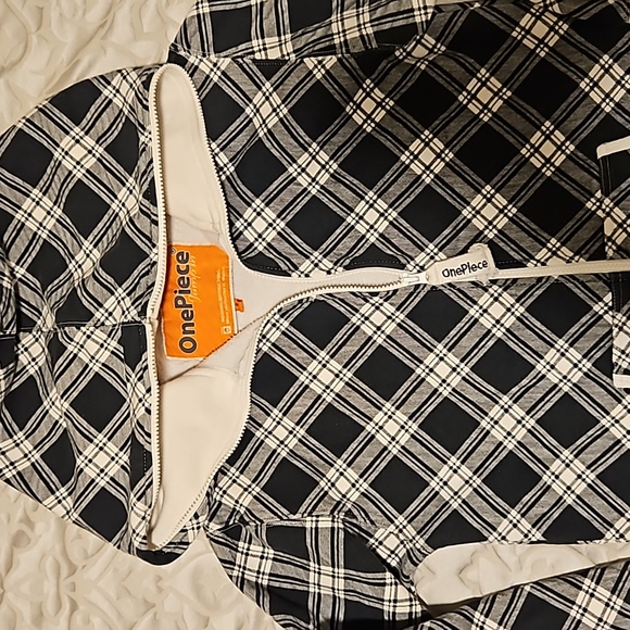 Onesie - Picture 2 of 4